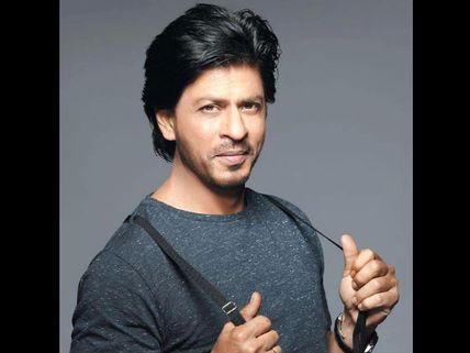 Shahrukh Khan Hikes Up Energy Level On The Sets Of Raees