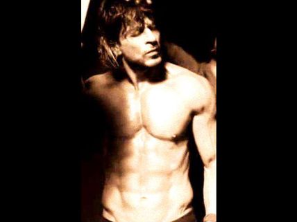 Shahrukh Khan's Hot Six Pack Look In Raees Revealed