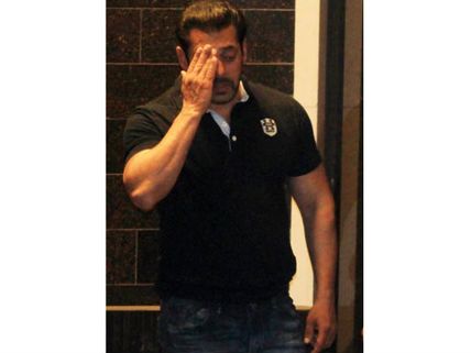 LIVE: Salman Khan Fan Attempts Suicide Outside High Court