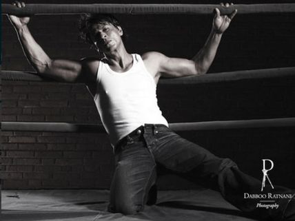 OMG! Shahrukh Khan In Pain