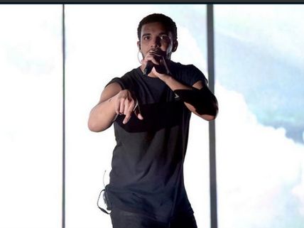 Drake Performs 'Madonna' But Changes Lyrics With 'Rihanna'