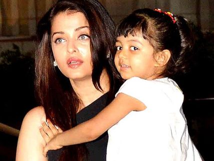 Candid Pictures Of Aishwarya Rai Bachchan With Aaradhya Bachchan