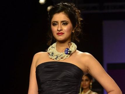 Yeh Hai Mohabbatein's Mihika Verma Gets Sleaze On Facebook, Upset 