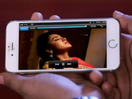 Swaragini: Ragini Kidnapped; Sanskar Asks Lakshya To Kiss Swara!