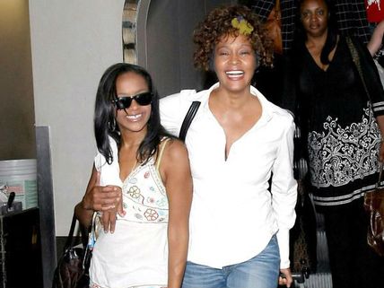 Bobbi Kristina Brown's Unresponsive, To Be Taken Home To Die Peacefully, Reports