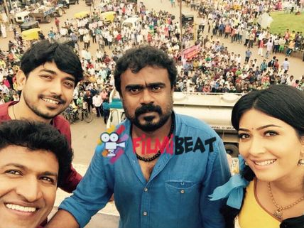 Puneeth's Selfie Moment With 'Dodmane Huduga' Team!