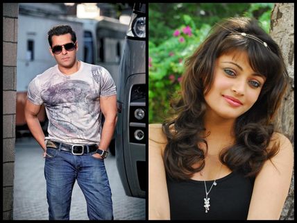 Salman Khan Promotes Sneha Ullal On Twitter: Fans Disappointed?