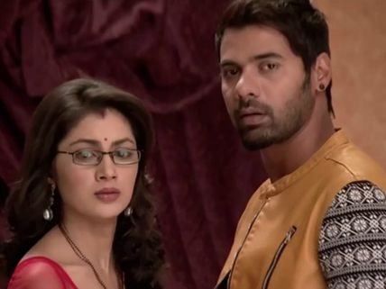 Kumkum Bhagya: Pragya Repents For Not Believing Abhi; Takes Nikhil’s Help To Expose Tanu!