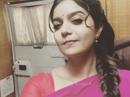 Subramaniapuram Actress Swati Reddy's Reply To Her Fan's Rude Comment Makes Him Delete His Account!