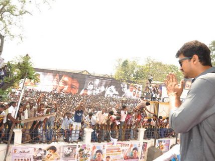 SHOCKER: Vijay Fans Cause Trouble Near Collector's Office, Drunk Fan Rapes A Construction Worker