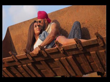 Akshay Kumar Finds His Miss Khiladi For Singh Is Bling