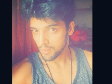 Kaisi Yeh Yaariyan’s Manik Aka Parth Samthaan Is Back To Shoot [PICS]