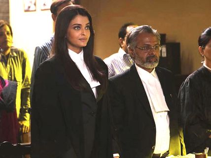 First Stills Of Jazbaa Out : Aishwarya Rai Nails It! 