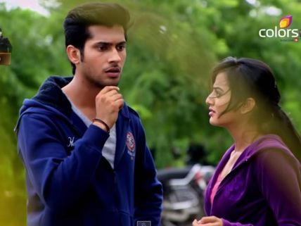 Swaragini: Swara Prepones Her Marriage With Lakshya; Sanskar Almost Caught Drugging Swara! 