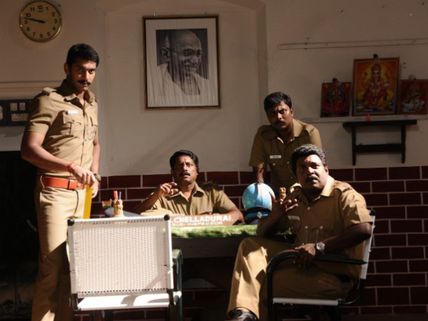 Naalu Policeum Nalla Irundha Oorum (NPNO) Movie Review & Rating: Partly Entertaining!