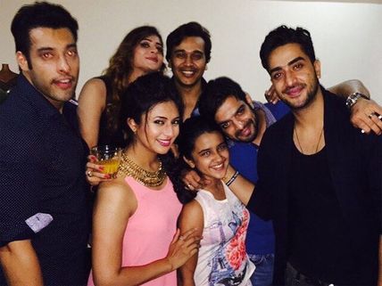 Yeh Hai Mohabbatein's Simmi, Shireen's B'day: Divyanka Tripathi, Karan Patel, Anita Party! [PHOTOS]