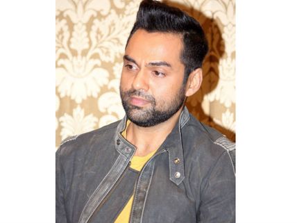 Abhay Deol's KICKASS Statement On The Mumbai Raid Incident! 