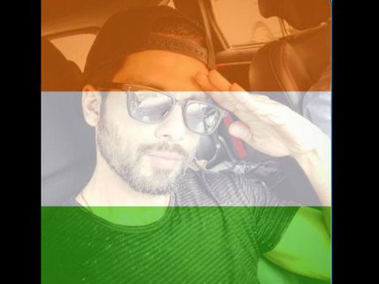 Shahid Kapoor Insulted National Heroes With Wrong #SaluteSelfie