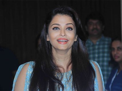Watch Aishwarya Rai Bachchan Has A Surprise For Her Facebook Fans