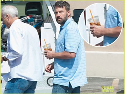 Ben Affleck Goes Out Without Wedding Ring