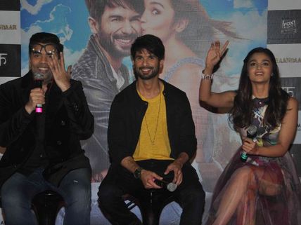 Alia Bhatt's Impromptu Lunch Date With Shahid Kapoor, Karan Johar On Jhalak Dikhhla Jaa 8 Sets! 