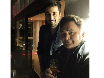 Priceless Moments! Ranbir Kapoor Chilling Out With His Dad, Rishi Kapoor!  