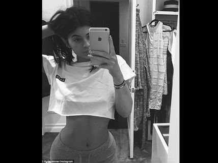 Kylie Jenner Clicks Early Morning Makeup Free Selfie, Shares on Instagram