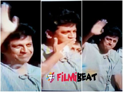 Shivarajkumar Waves Hi! To Distressed Fans Outside Mallya Hospital ! 