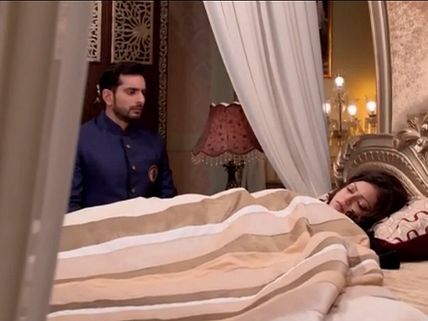 Ek Tha Raja Ek Thi Rani: Gayatri Shot, Ranaji Takes Care Of Her