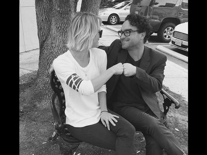 Kaley Cuoco & Johnny Galecki Caese Dating Rumours Via Instagram Post