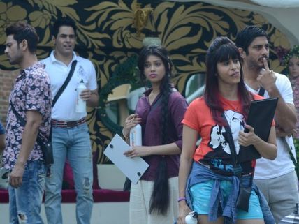 Bigg Boss 9 House Turns Into A Battleground!