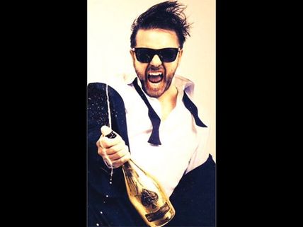 The 'Sharp-Tongued' Ricky Gervais Broke His Vows : Agreed To Emcee Golden Globe Awards 2016