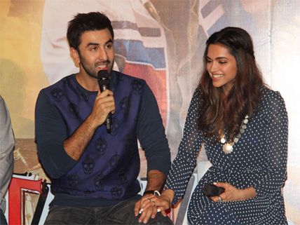 Ranbir Kapoor Goes Gaga Over Deepika Padukone, Showers Compliments