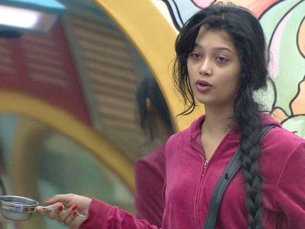 Bigg Boss 9: Rishabh Makes Vegan Digangana Cook Non-Veg Food! 