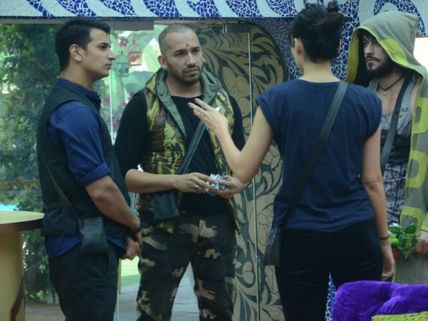 Bigg Boss 9: Ali Quli Mirza And Sana Khan Enter!