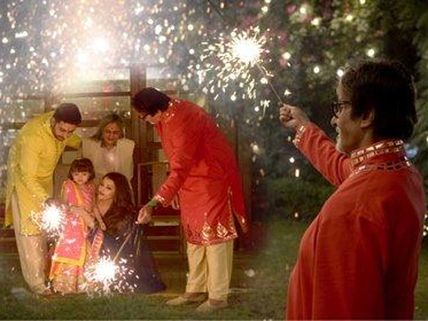 BEST PICTURE: Aaradhya Bachchan Celebrating Diwali With Parents Aishwarya & Abhishek 