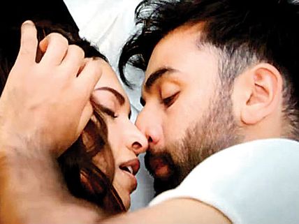 Ranbir & Deepika Disappointed With Their Kissing Scene Cuts?
