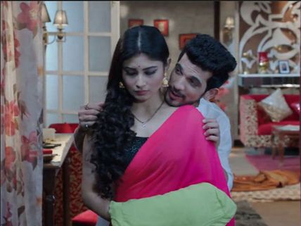 Naagin Spoiler:Love Triangle To Ensue; Shesha To Fall For Ritik?