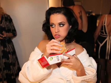 Hollywood Celebrities Who Were Spotted Hogging On Junk Food! 