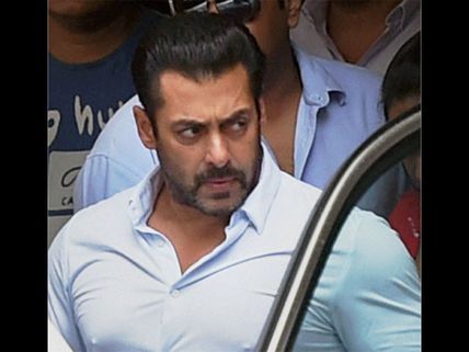 #SalmanVerdict He Was Not Drunk The Car Was: Twitter Trolls Salman Khan After HC Acquits The Actor