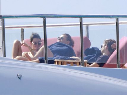 Kendall Jenner & Harry Styles Dating Again? Duo Shares A Kiss On New Year's Eve! 