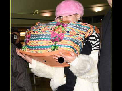 Miley Cyrus Moved In With Liam Hemsworth? Is Miley Wearing Her Engagement Ring?