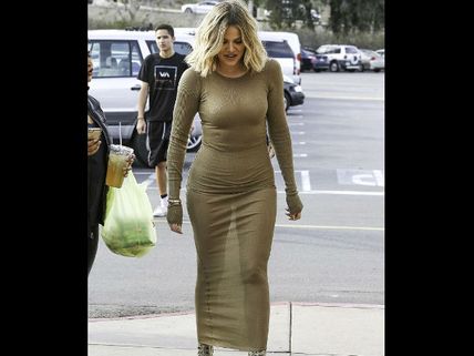 Oops! Khloe Kardashian Suffers A Wardrobe Malfunction: Shows Her Innerwear!