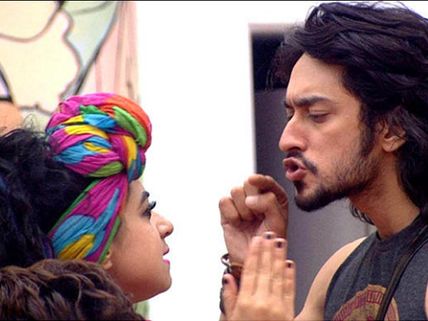 Bigg Boss 9: Whoa! Priya Malik Wants Rishabh Sinha To Win The Show!