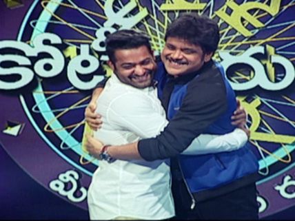 FUN PROMO! NTR Gets Candid With Nagarjuna On Meelo Evaru Koteeswarudu