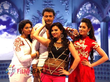 Top 5 Reasons To Watch Darshan's Viraat Releasing Tomorrow (Jan 29)