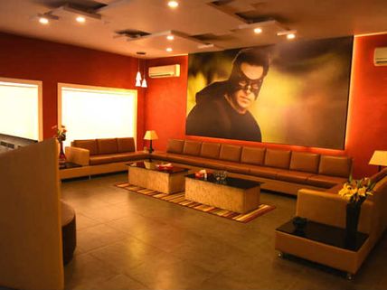 What Is Salman Khan’s Girlfriend Iulia Vantur Doing At Bigg Boss 9 Chalet? See PIC