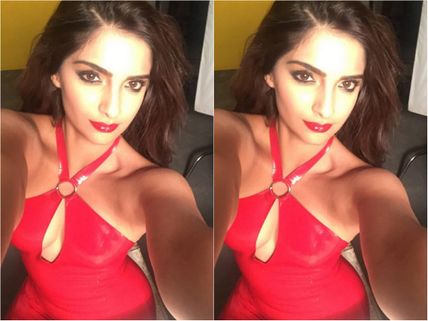 HOLY CAMOLY: This Pic Of Sonam Kapoor Is So Hot, We Bet You Cannot Take Your Eyes Off Her!