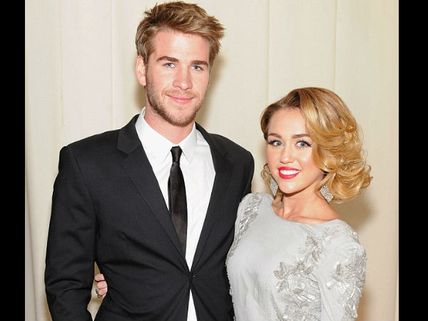 Miley Cyrus & Liam Hemsworth Back Together? Spotted Kissing & Cuddling! 
