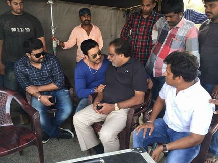 Rebel Star Meets Darshan On The Sets Of 'Jaggu Dada'! 